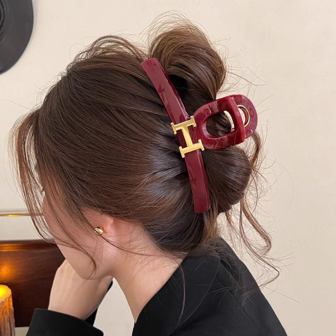 安可拉红字母标抓夹女2025新款高级感鲨鱼夹发量多发夹后脑勺发饰