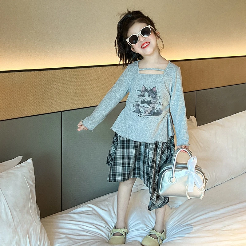 R25014女童春季字母猫咪方领木耳花边上衣小众不规则格子半身裙