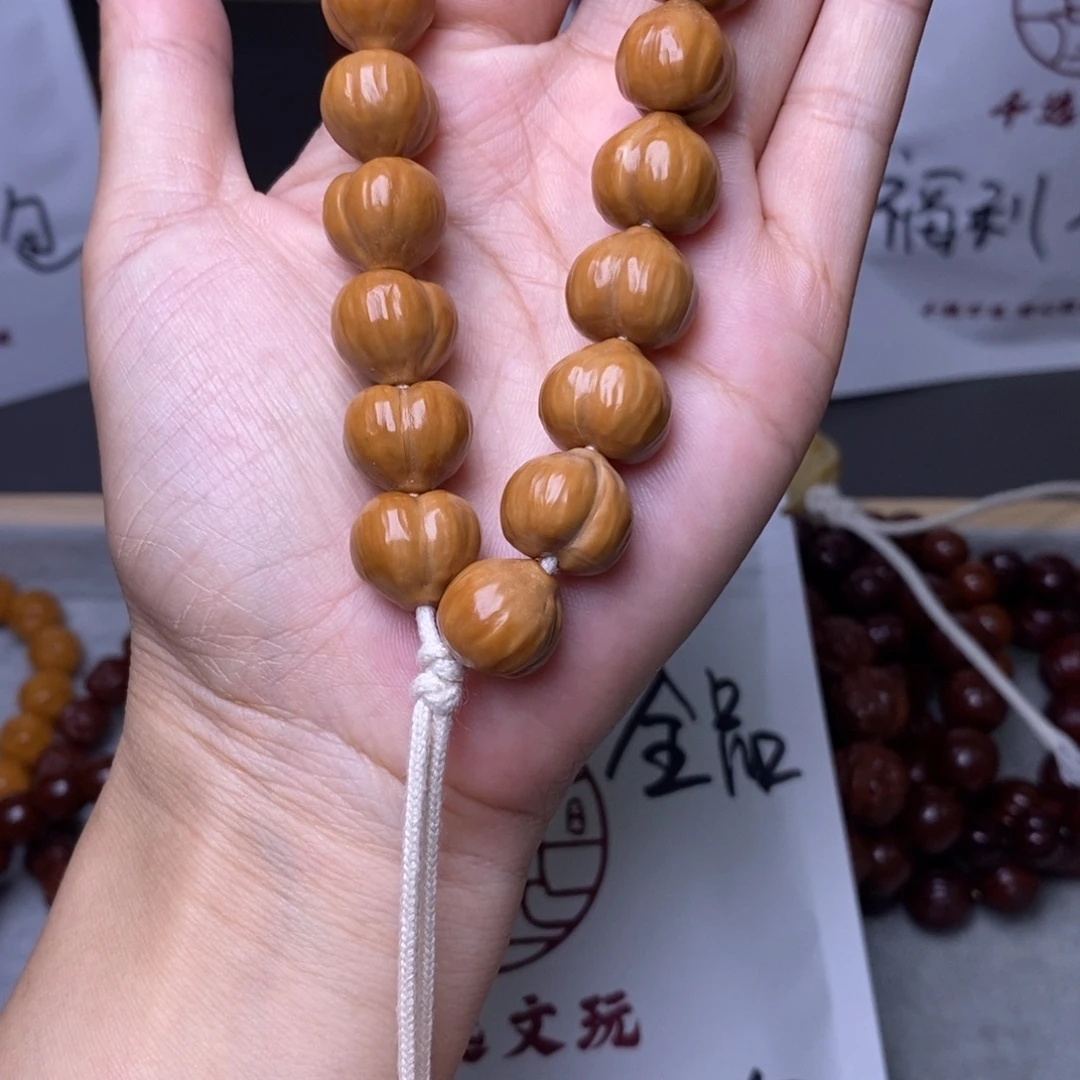 翟****手串文玩核桃屁桃手持