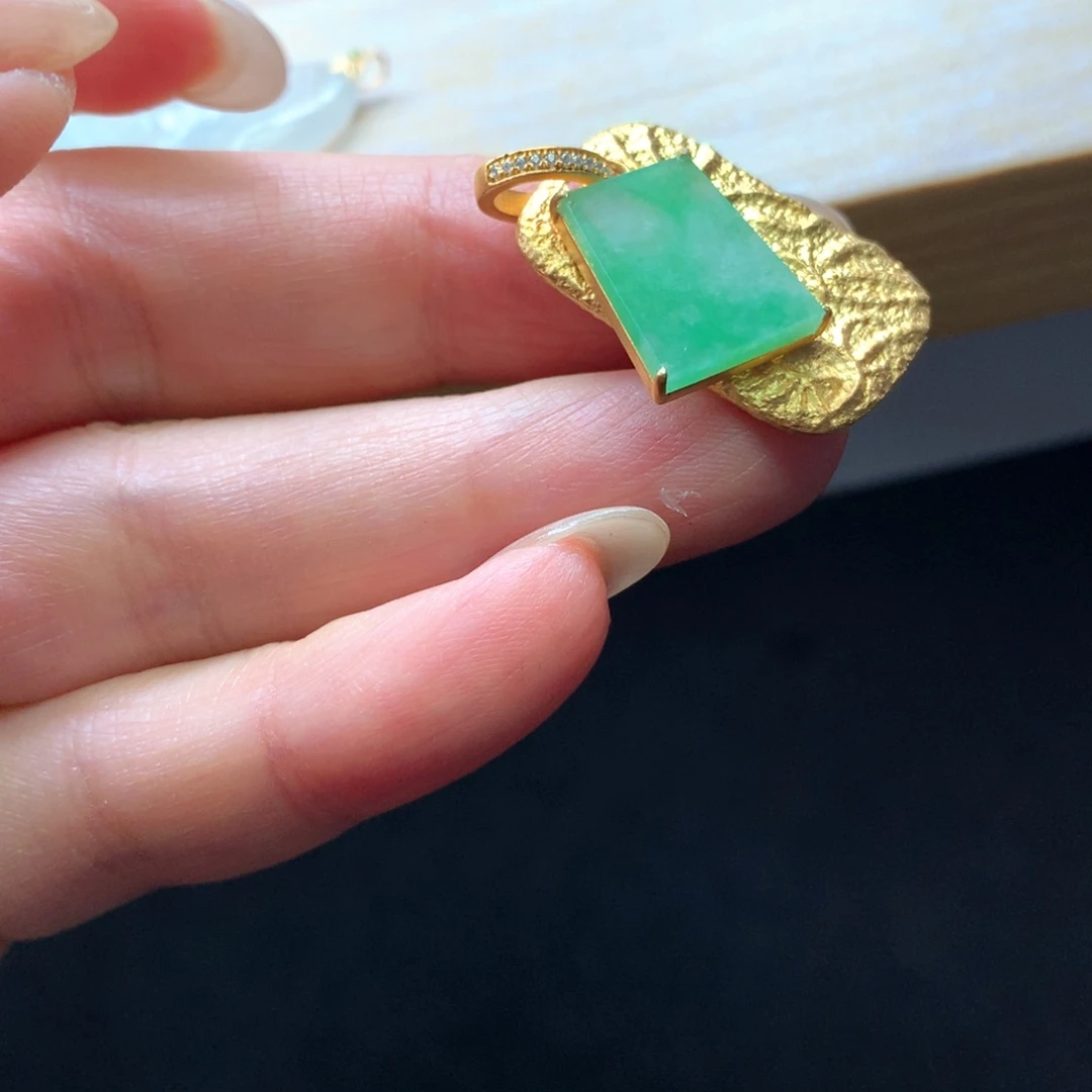 翡翠未镶嵌颈饰吊坠