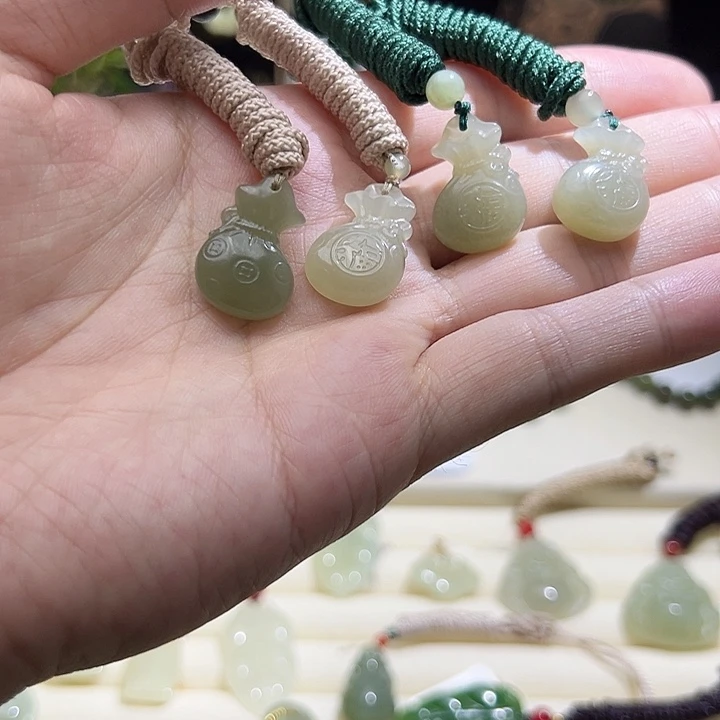 和田玉（糖玉）未镶嵌吊坠(不含链)