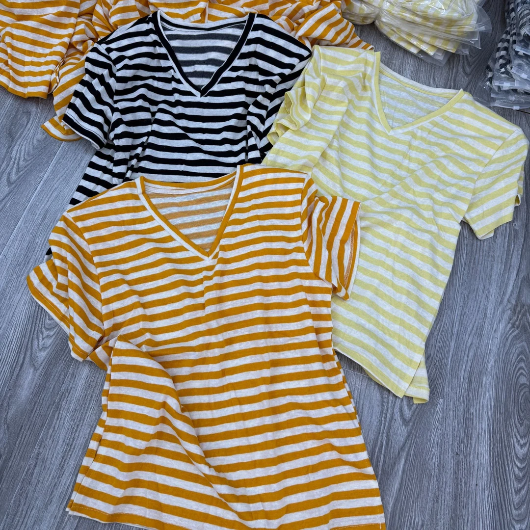 『雨美 Show』8016时尚百搭条纹V领T