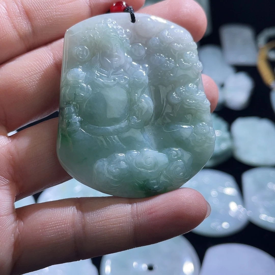 翡翠未镶嵌颈饰财神