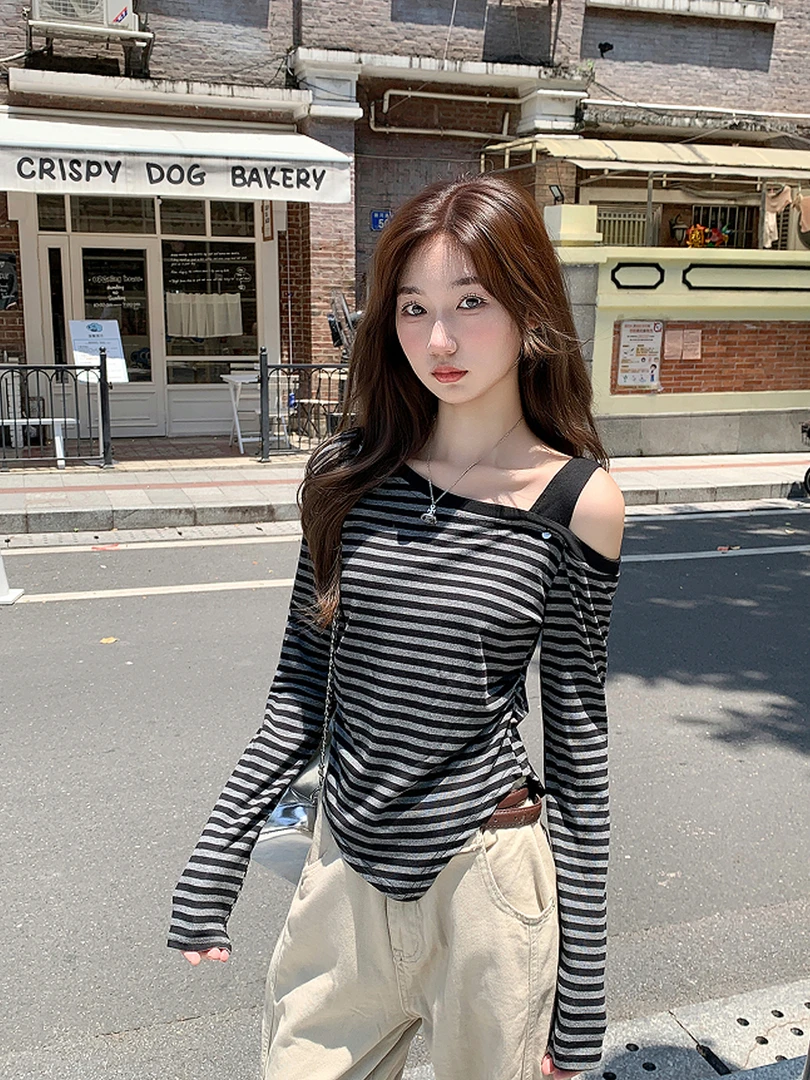 早秋新款撞色条纹斜领露肩长袖T恤修身显瘦辣妹短款小上衣女