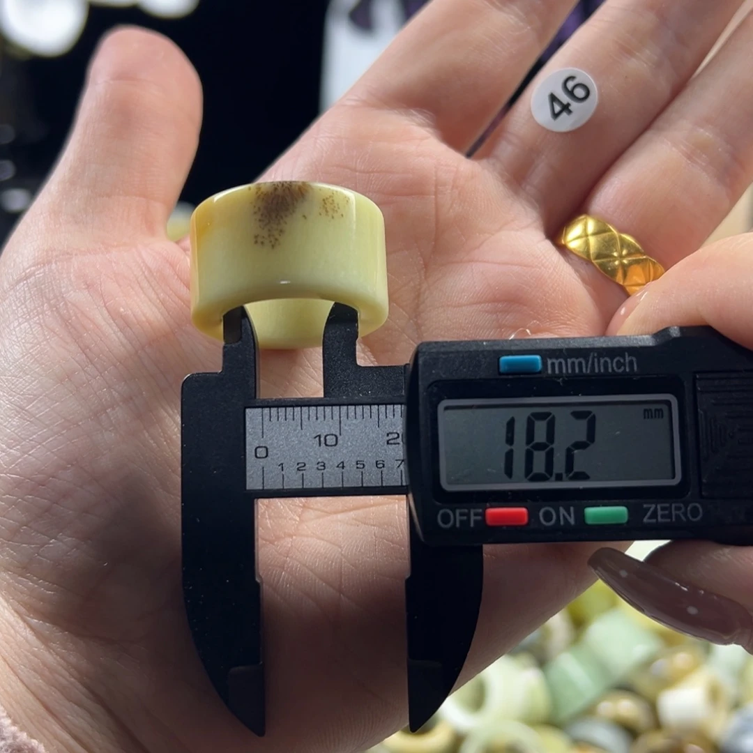 蛇纹石玉未镶嵌戒指