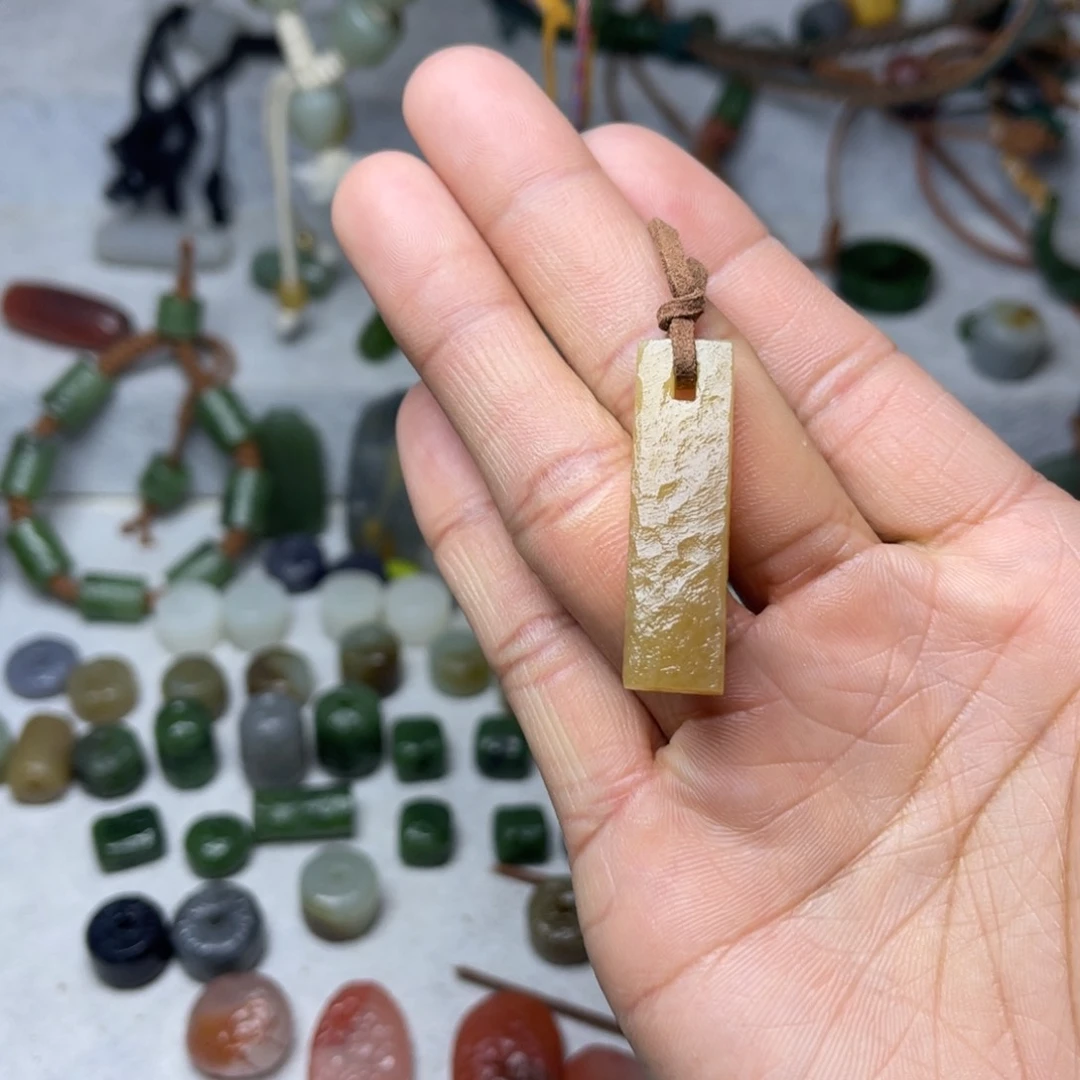 和田玉颈饰未镶嵌