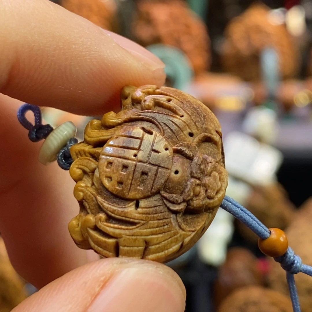 潍坊核雕桃核雕刻福在眼前