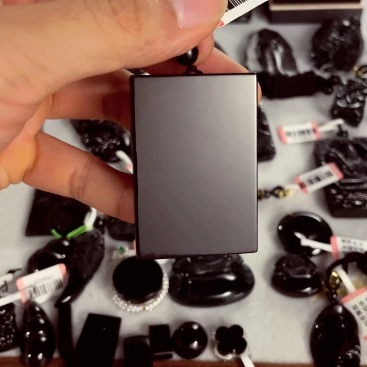 久***久翡翠未镶嵌颈饰无事牌