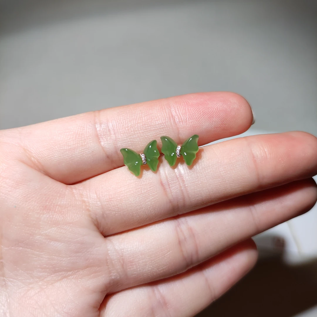 和田玉苹果绿碧玉蝴蝶耳钉18k金镶嵌耳饰随机约9.8*7.8MM玫瑰金色