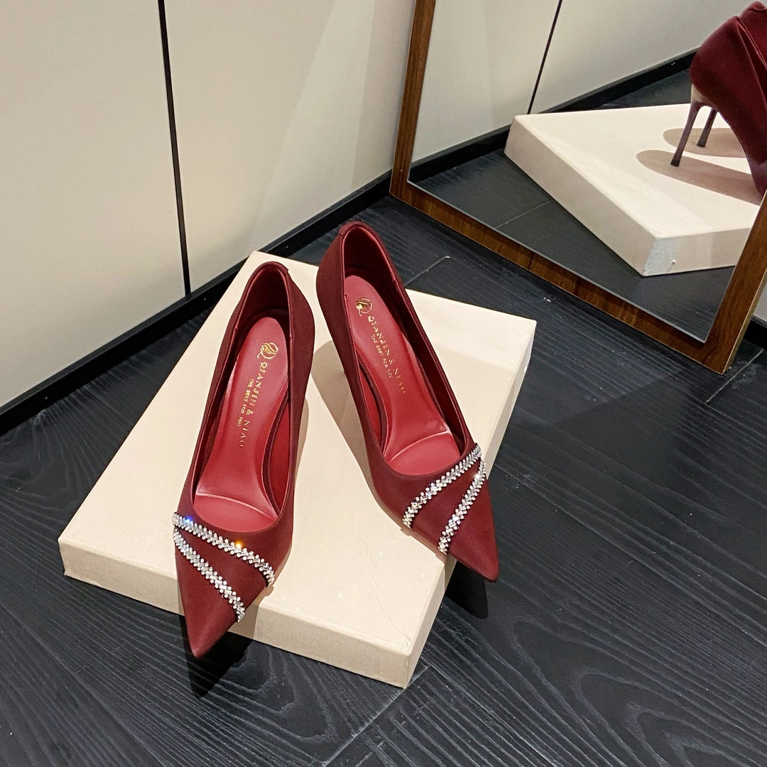 【8公分】2025早春新款宴会风轻奢水钻尖头浅口时尚细跟高跟鞋