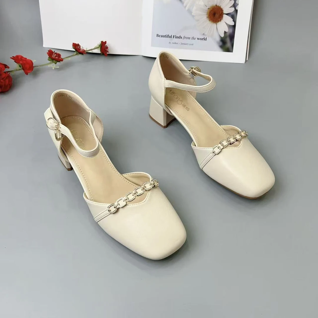 361 新款上新显瘦气质百搭粗跟时尚包头中空鞋