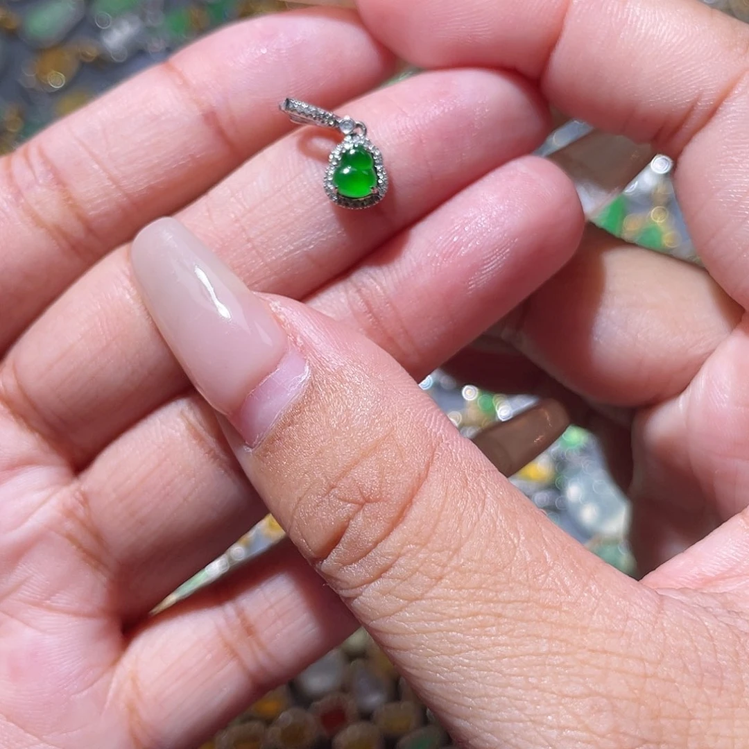 吊坠(不含链)18K金镶嵌翡翠