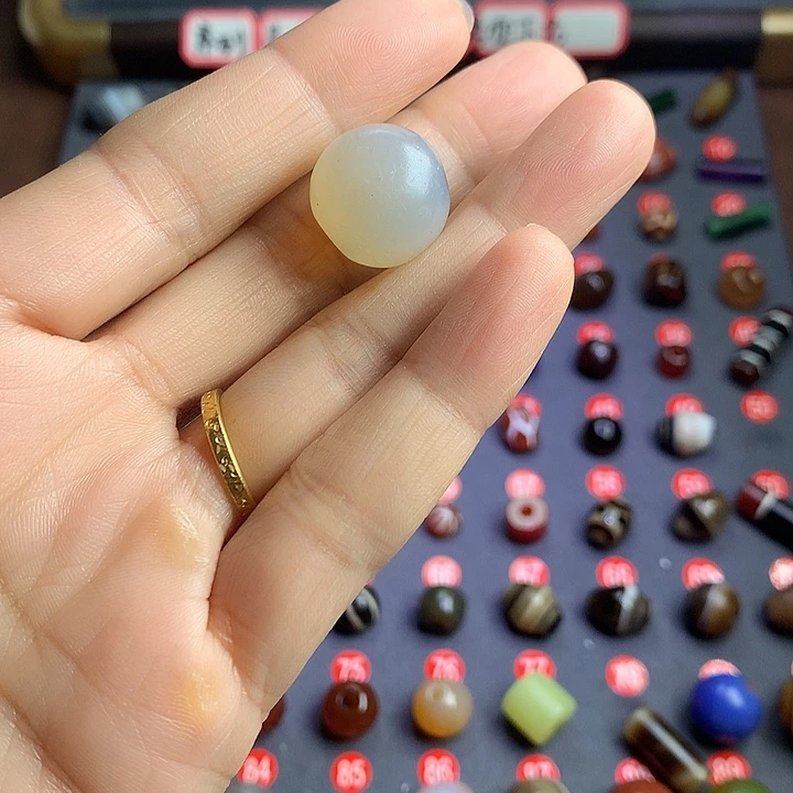 未镶嵌玛瑙/玉髓珠宝半成品《****》