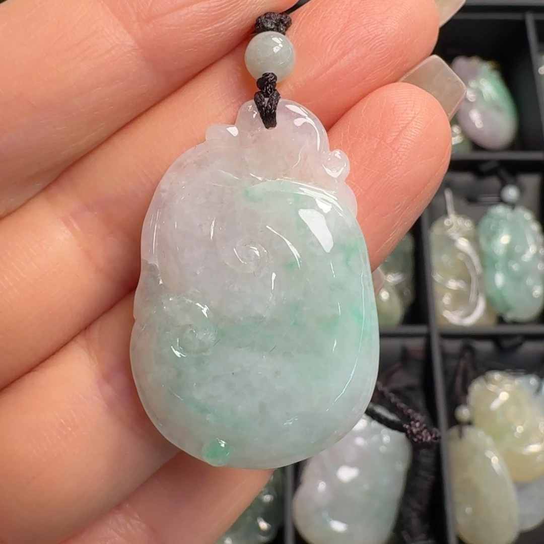 翡翠未镶嵌颈饰如意