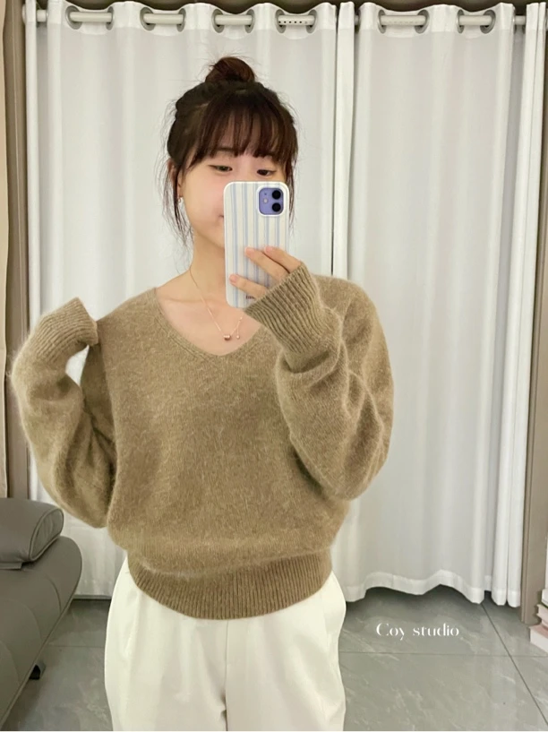 COY Studio 兔毛v领毛衣