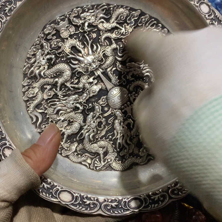 三***哥瓷片吐了一个人的时候我