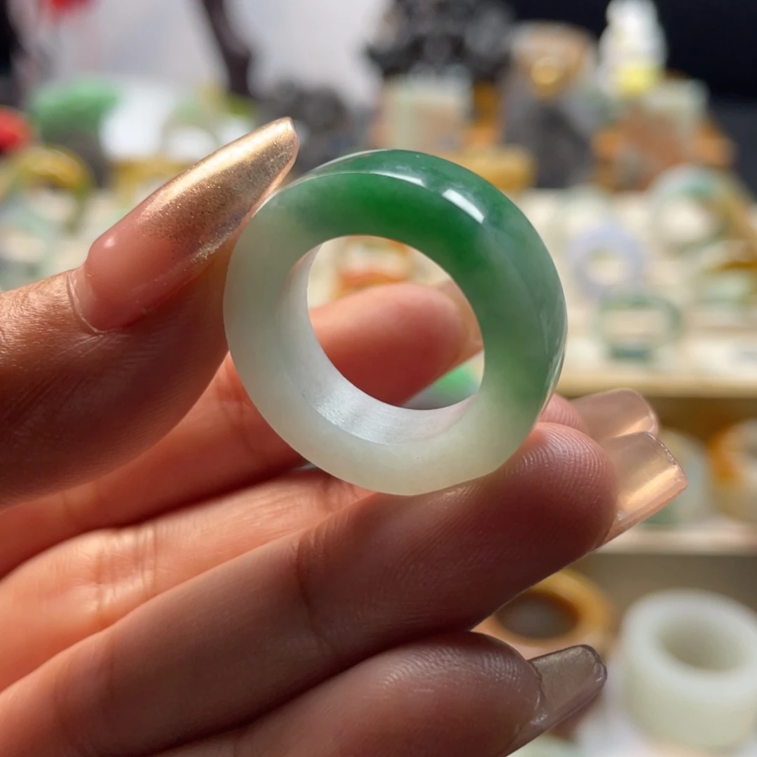 定制翡翠未镶嵌戒指