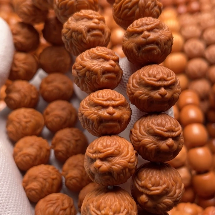 猴头核桃吊坠蚌斗战胜佛