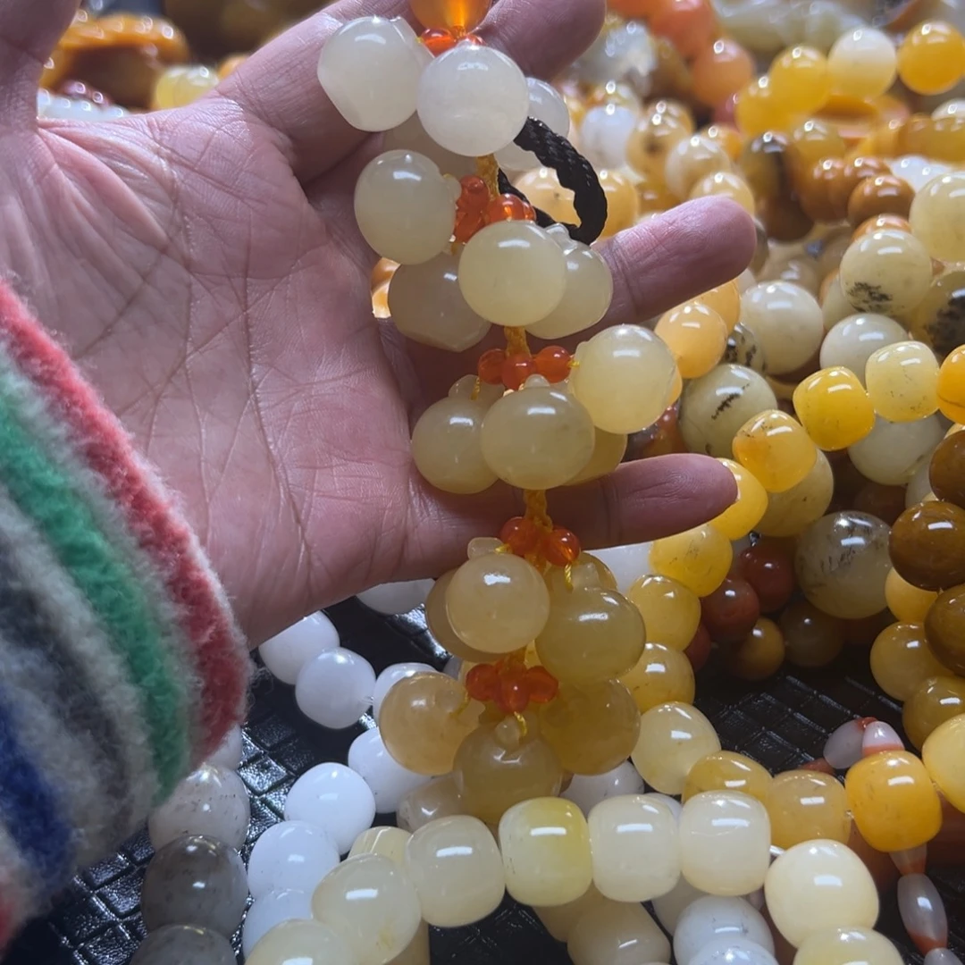 石英质玉未镶嵌颈饰