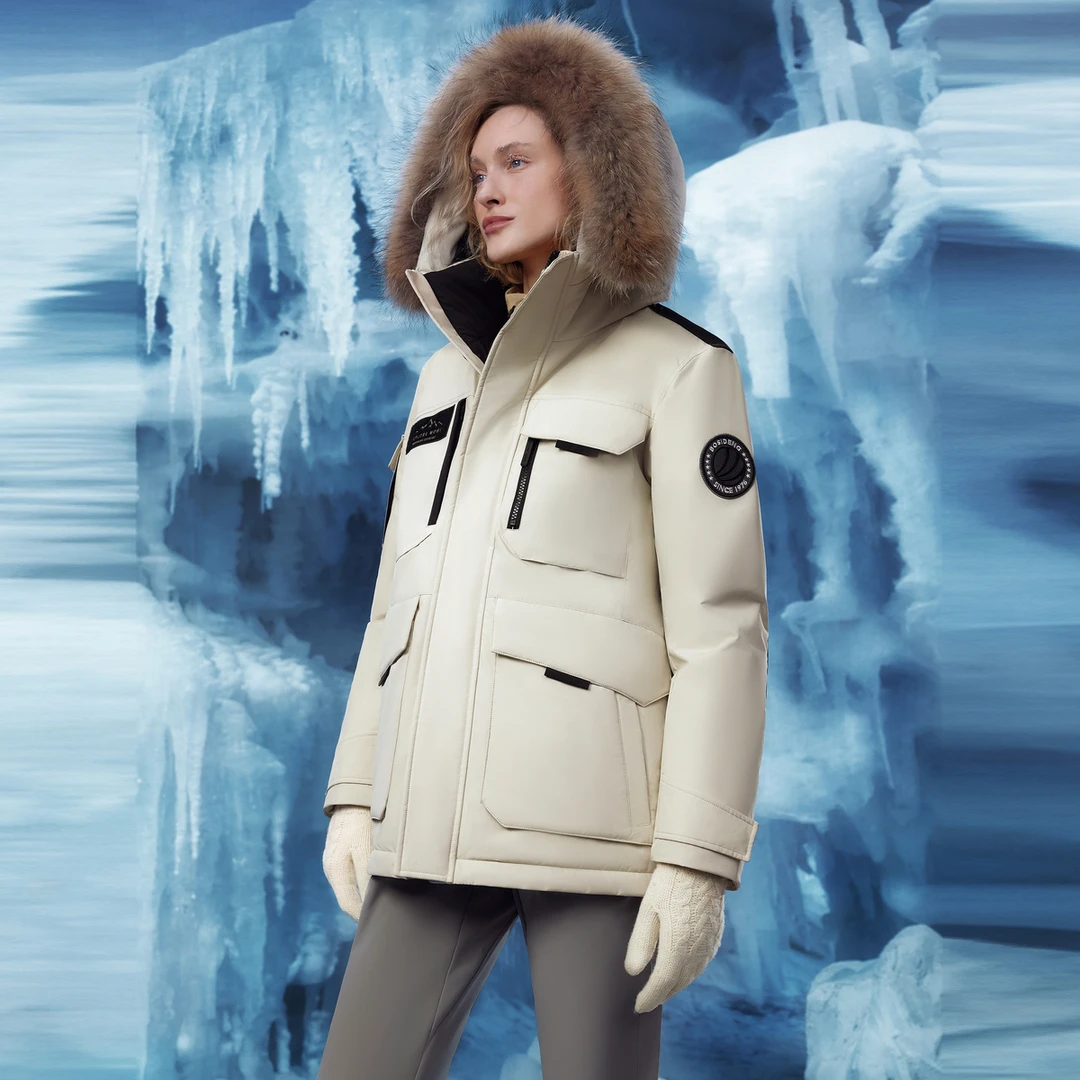 波司登轻暖极寒鹅绒防风保暖男女款短款羽绒服雪乡出游防寒装备