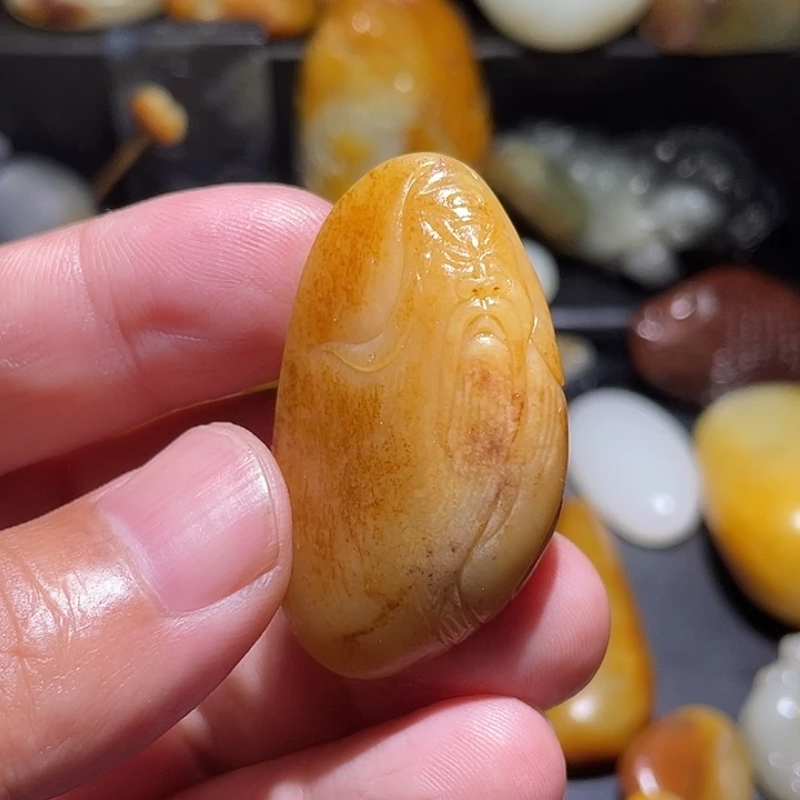 颈饰未镶嵌和田玉（糖玉）