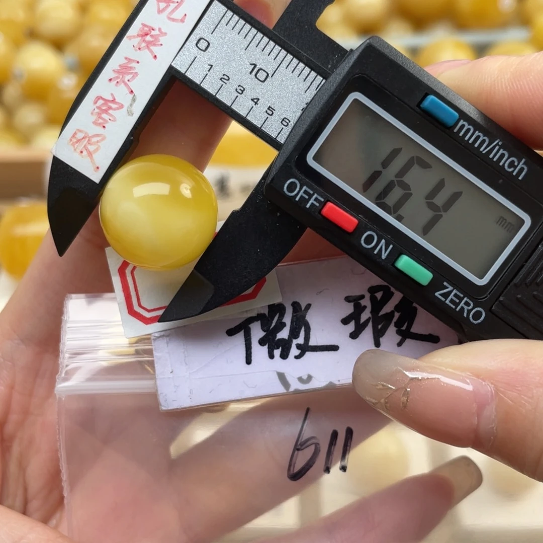 蜜蜡裸石未镶嵌微瑕