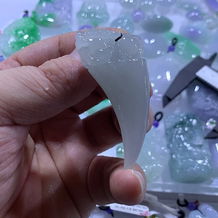 翡翠未镶嵌颈饰天然翡翠A货吊坠