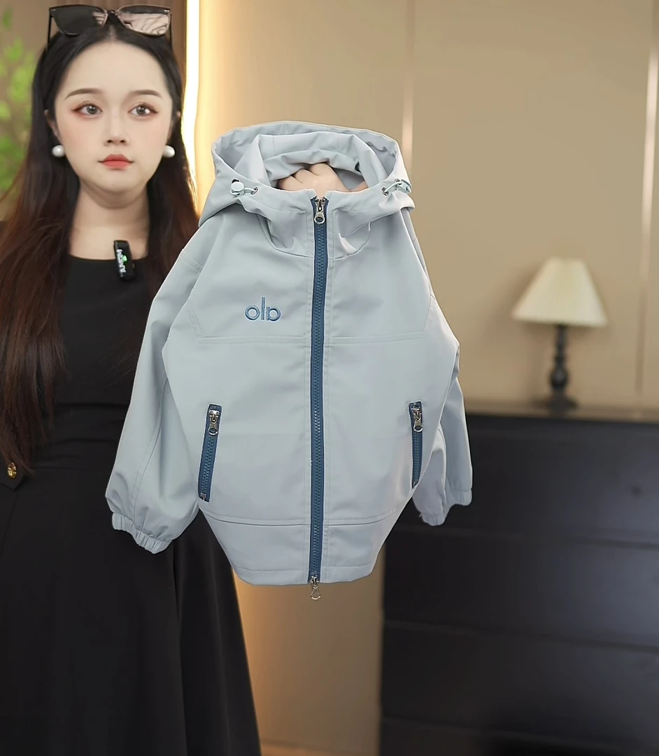 儿童春秋运动防风户外防水保暖女冲锋衣加厚男秋季休闲时尚连帽