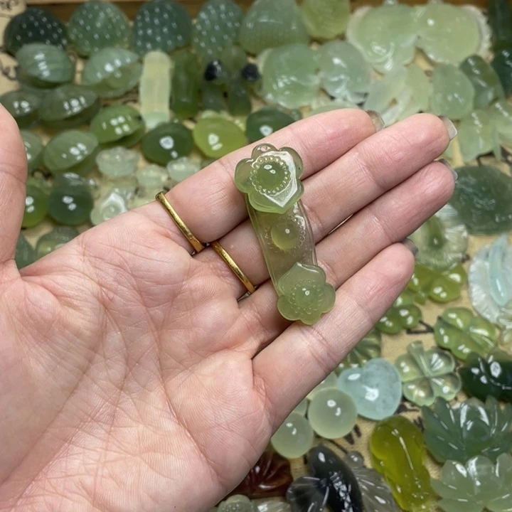 蛇纹石玉合金颈饰
