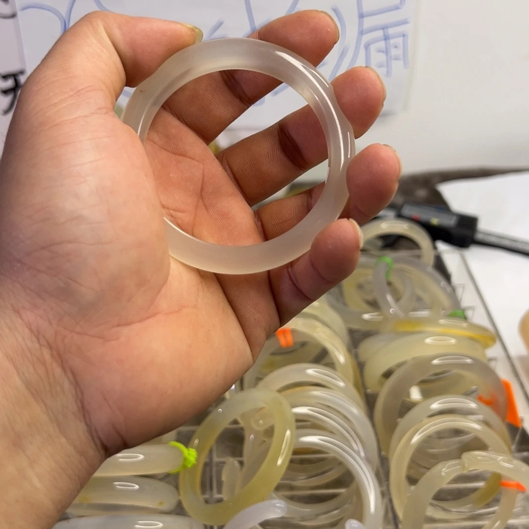 玛瑙/玉髓手镯未镶嵌