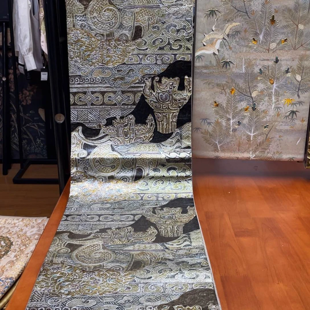 织绣六通金唐革工艺
