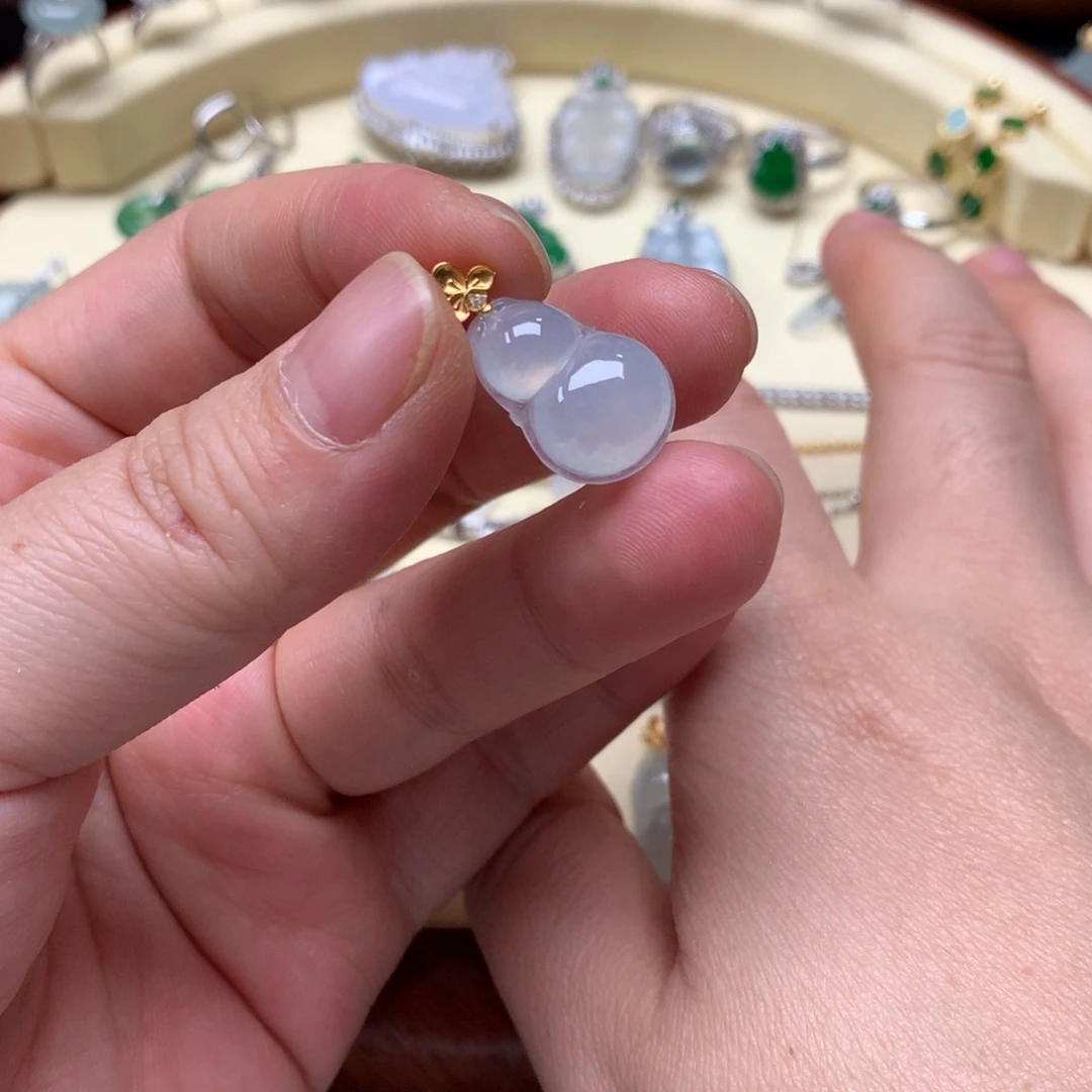 翡翠18K金镶嵌颈饰翡翠葫芦