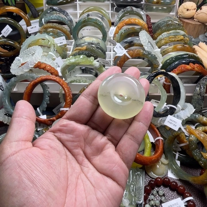 未镶嵌蛇纹石玉颈饰
