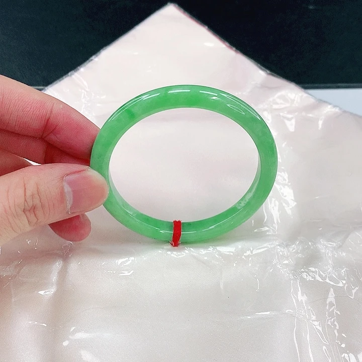 翡翠未镶嵌手镯圈52。40105