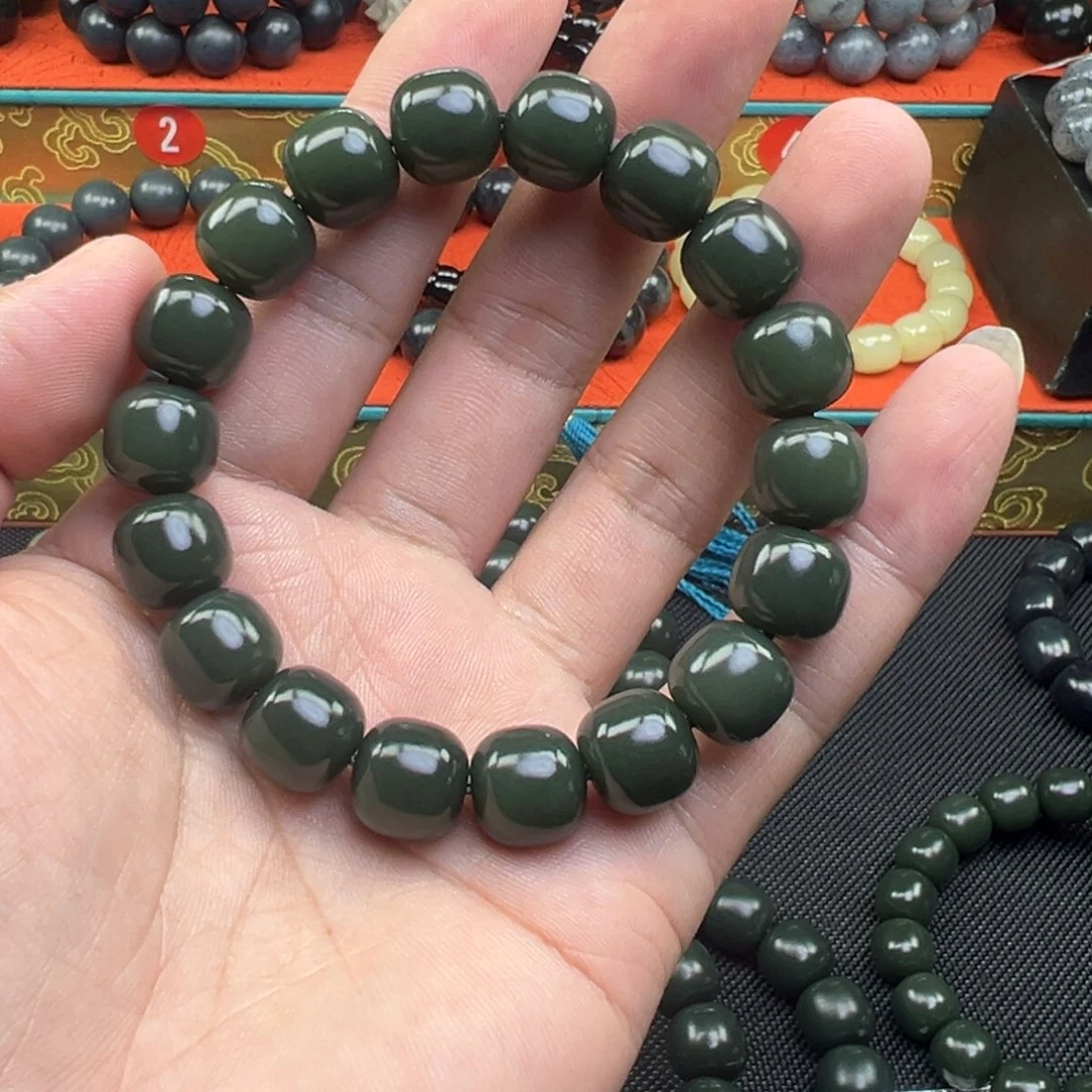 6***末和田玉未镶嵌手链