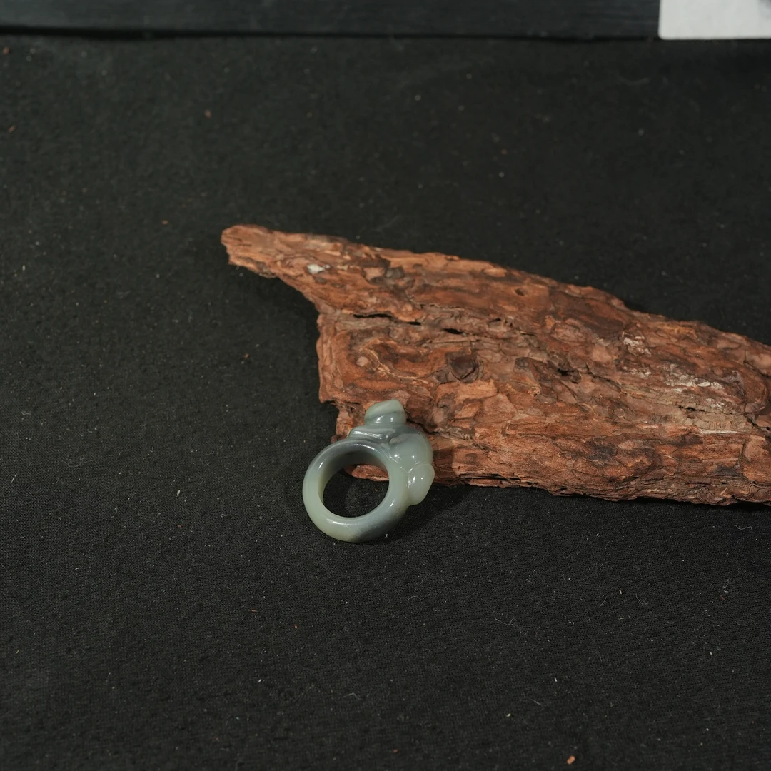 12.9香港王老板-和田玉戒指7z63