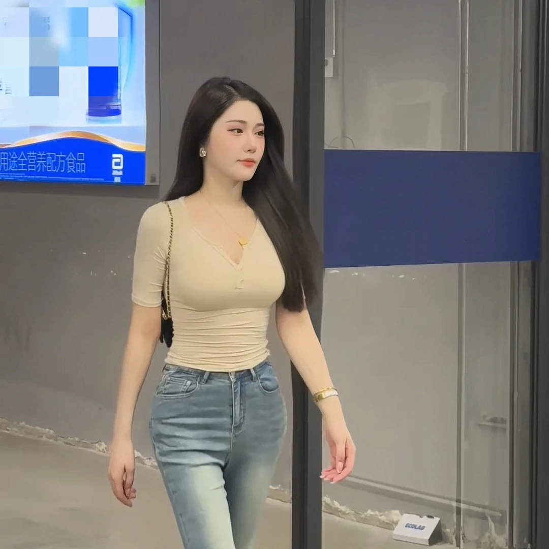 希野逸儿/透面膜T韩系U领打底衫女修身上衣2025夏新款显白温柔风