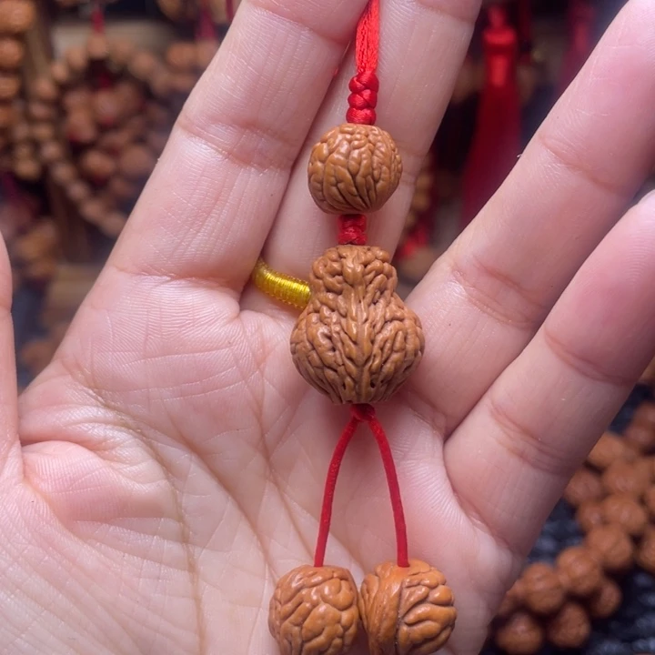 木质类龙纹桃枭挂件