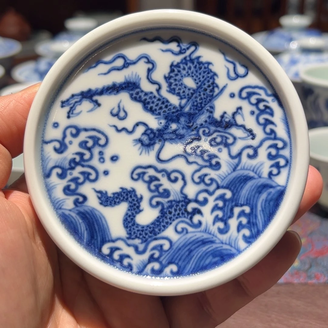 杯青花海水龙盖置面径约8.2厘米