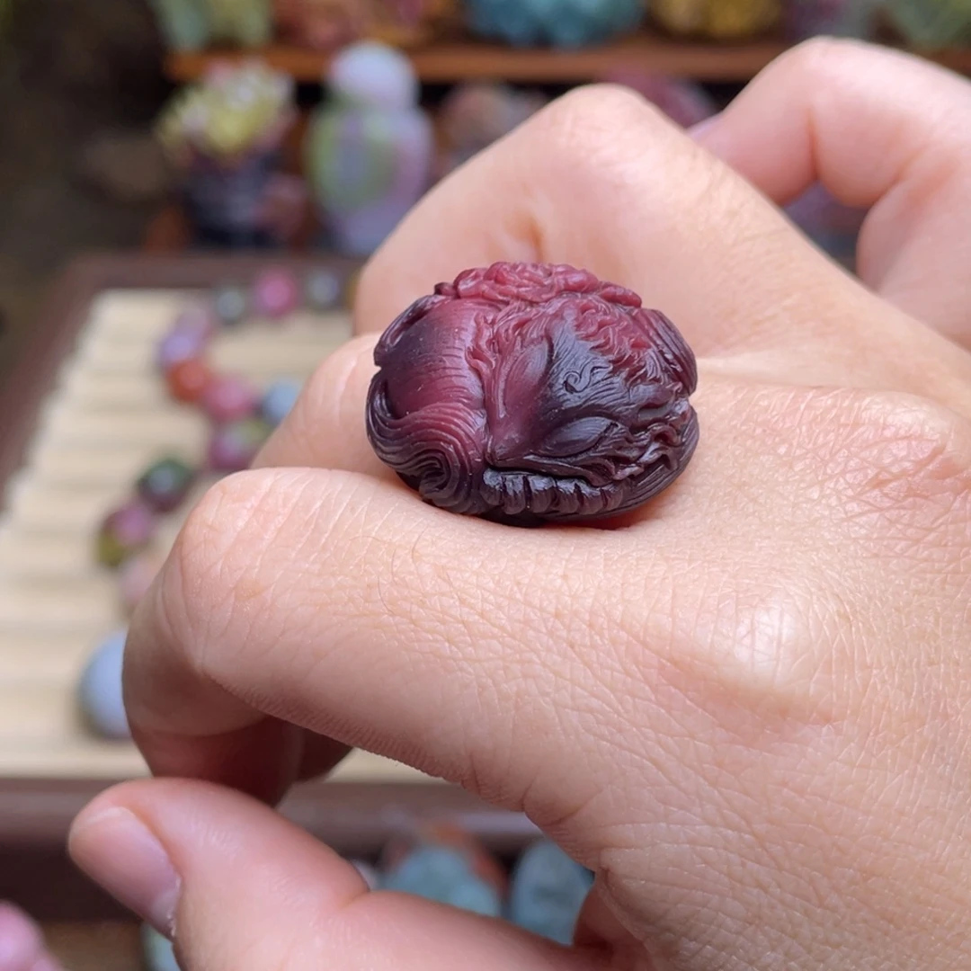 詹***詹玛瑙/玉髓未镶嵌珠宝半成品盐源玛瑙苏工九尾狐