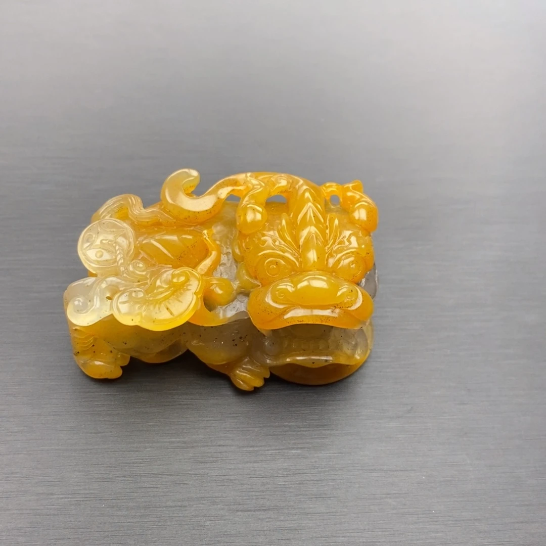 石英质玉（黄龙玉）未镶嵌颈饰