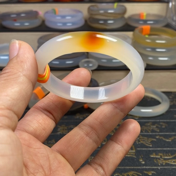 玛瑙/玉髓手镯未镶嵌