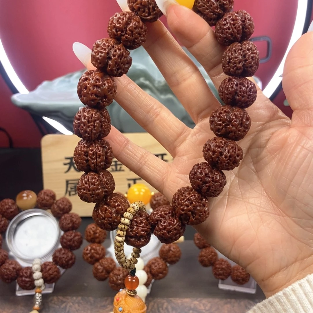 金刚菩提吊坠520。    手持。