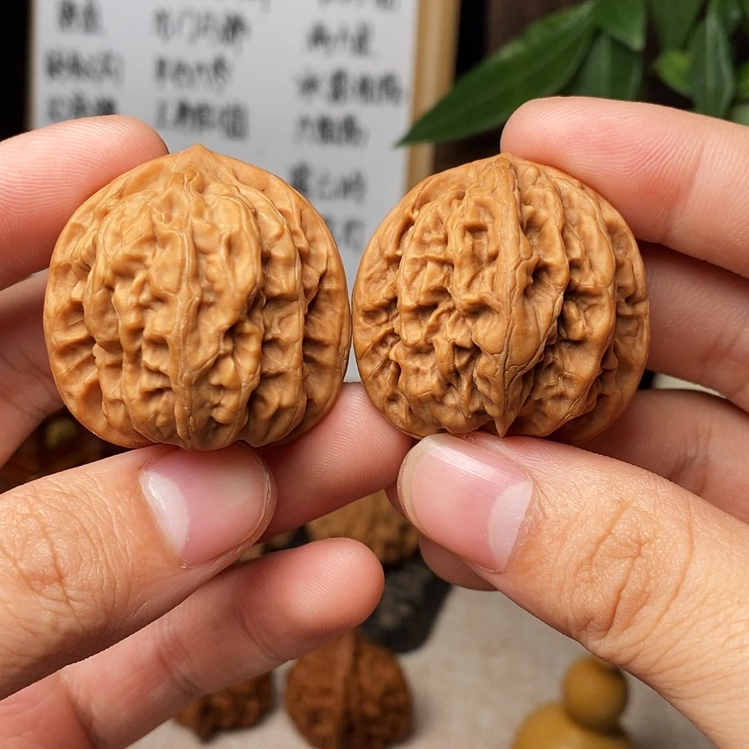 文玩核桃吊坠九龙