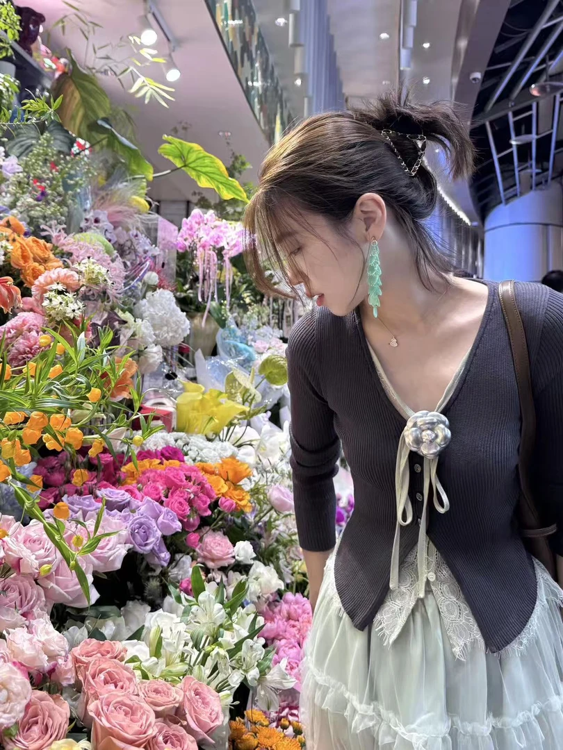 2025秋季新款韩系蕾丝拼接假两件针织衫长袖百搭高腰显瘦半身裙