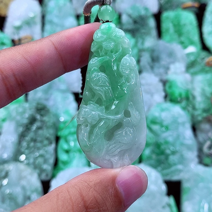 吊坠(不含链)未镶嵌翡翠