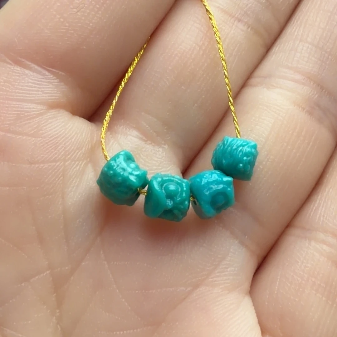 绿松石未镶嵌颈饰