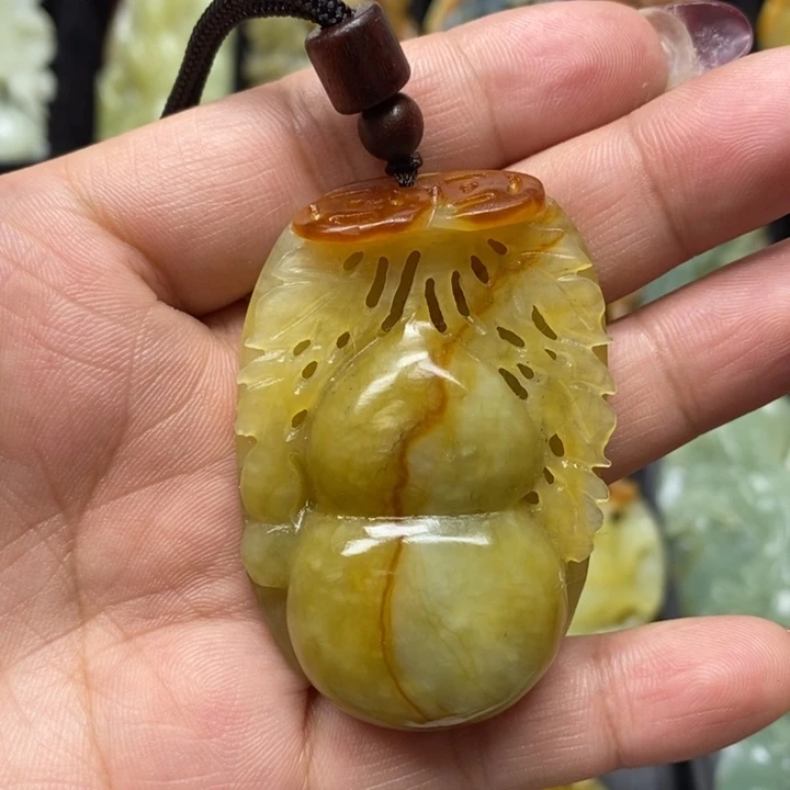 蛇纹石玉吊坠未镶嵌