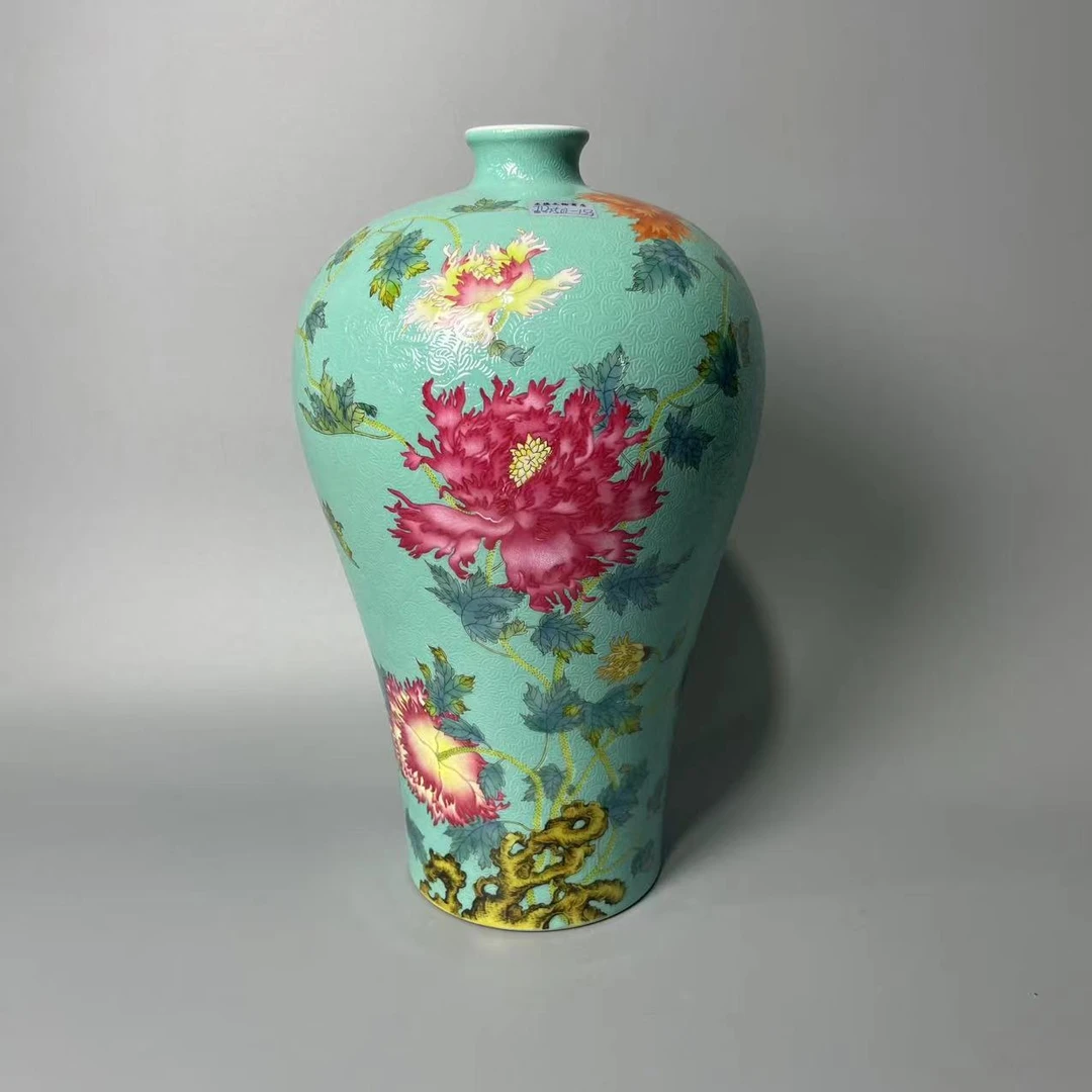 绿地扒花粉彩花卉梅瓶