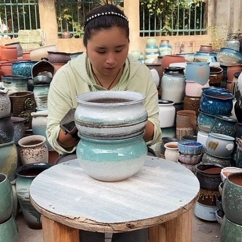 口19高13瑕疵两个盆。